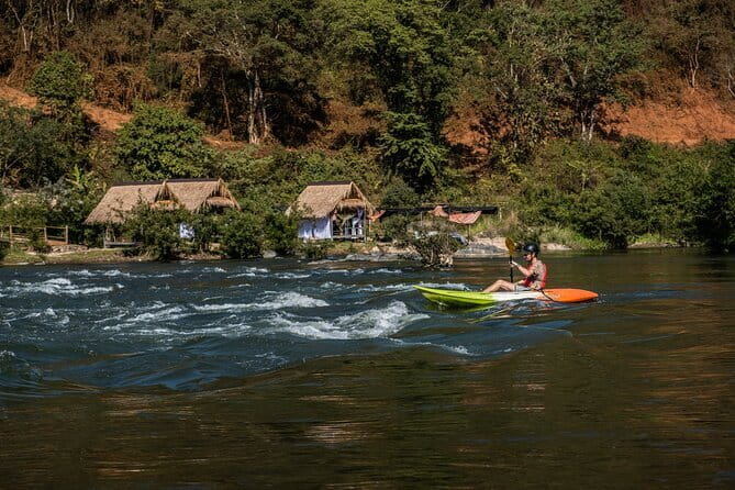 1 Day Mekong Cruise to Pak Ou Caves and Kuang Si Waterfalls - Lunch and the move from river to road