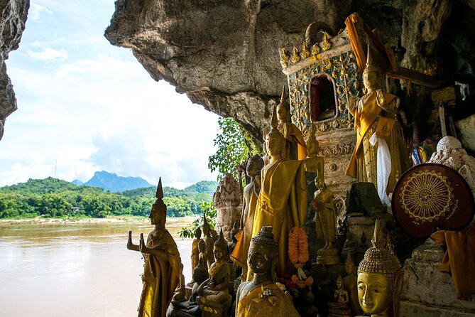6-Day Private Laos Tour to Vientiane, Pak Ou Cave, Luang Prabang - Day 2: Vientiane’s temples and national symbols