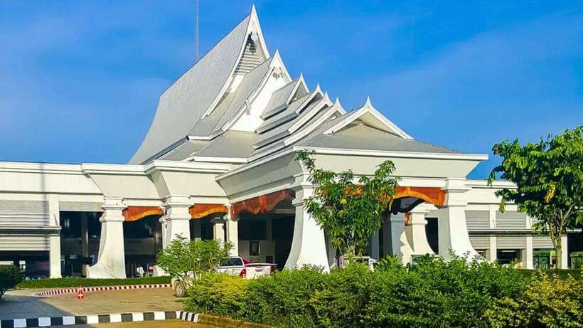 Chiang Rai: 2-Day Transfer to Luang Prabang by Slow Boat - Boarding the slow boat at 8:30 AM