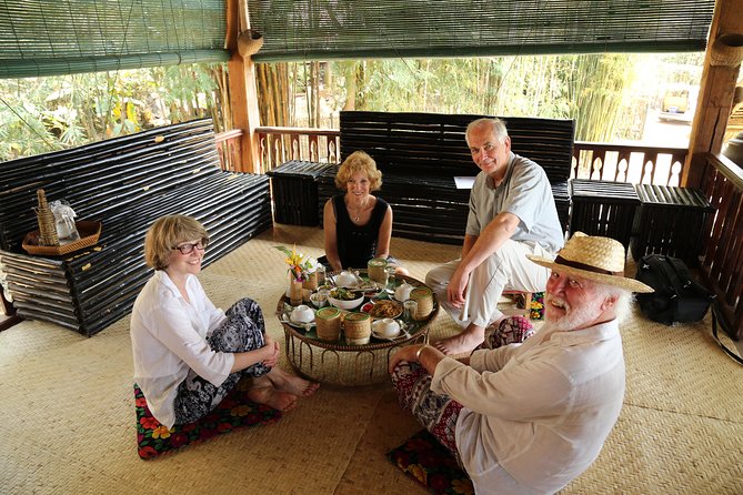 Day-time Bamboo weaving & Cooking Classes join-in - Weaving a small bamboo souvenir