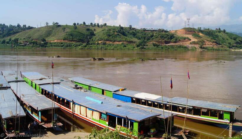From Chiang Rai : 2 Day 1 Night Slow Boat to Luang Prabang - Boarding the slow boat at Huay Xai