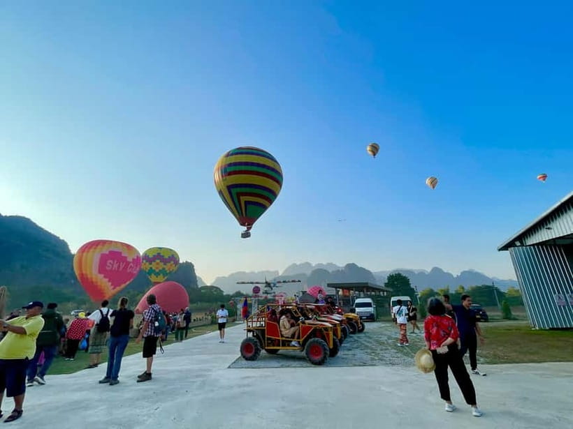 Hot Air Balloon in VangVieng pick up-drop off - Group size and the feel of the outing