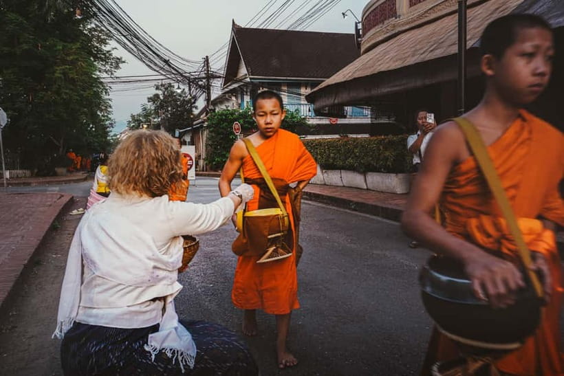 Luang Prabang: Almsgiving Ceremony Offering - Key points to know before sunrise