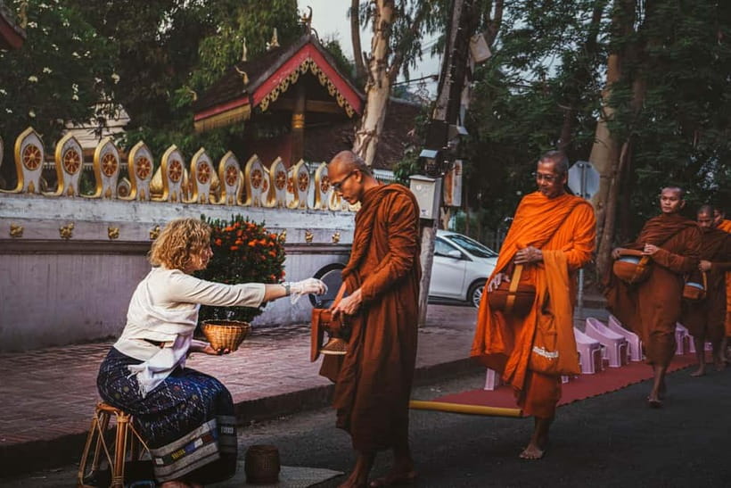 Luang Prabang: Almsgiving Ceremony Offering - Receiving the offering set and dressing correctly
