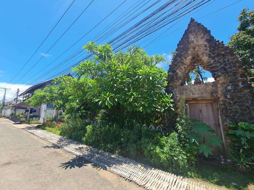 Luang Prabang: Craft Your Own Aroma Candle in Heritage Home - Lao tea while the candle sets