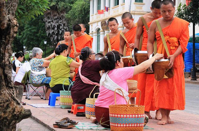 Luang Prabang Early Morning Alms Giving and Wet Market - The private format and the $42.81 price