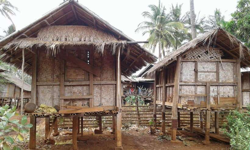 Luang Prabang: Hiking Off the Beaten Track with Picnic Lunch - Forest paths and the descent toward Ban Long Lao