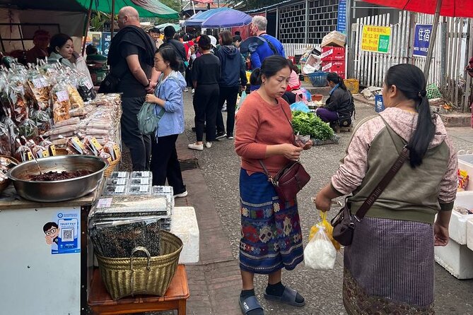 Luang Prabang Local Market and Morning Food Tour with Drinks - Why a 7:00 am breakfast tells you more about Laos