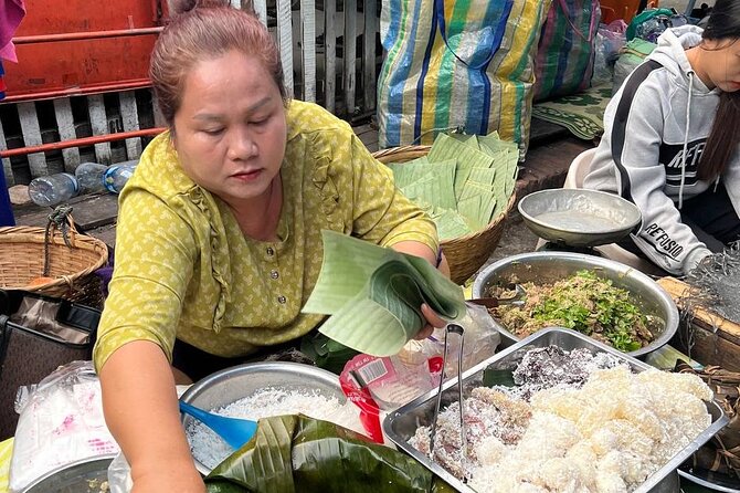 Luang Prabang Local Market and Morning Food Tour with Drinks - Reading the market at Phosi