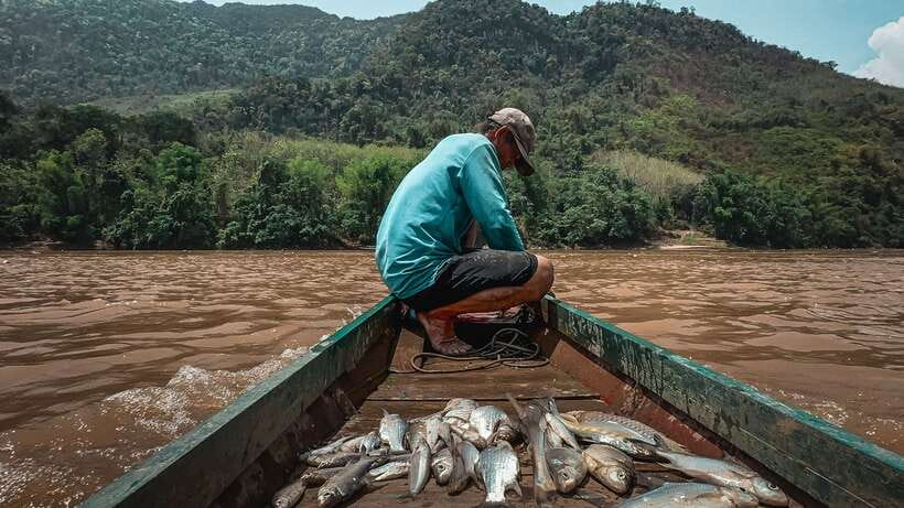Luang Prabang: Mekong Fishing with a Local Fisherman & Lunch - Seeing the Mekong from a small fishing boat