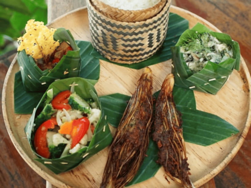 Luang Prabang: Mekong Sunset Cruise & Lao Tasting Dinner - Wishes, worries, and the fish-release ritual