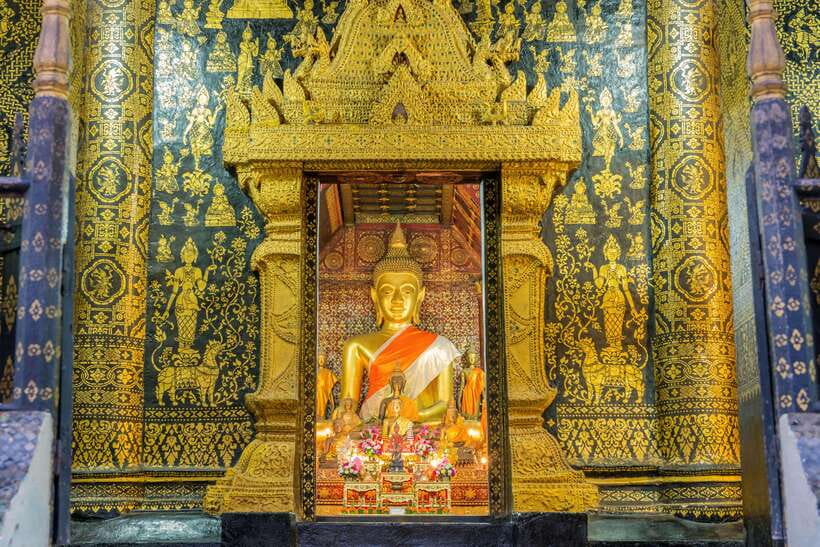 Luang Prabang Private Full-Day Tour and Lunch - The Night Market and handmade textiles
