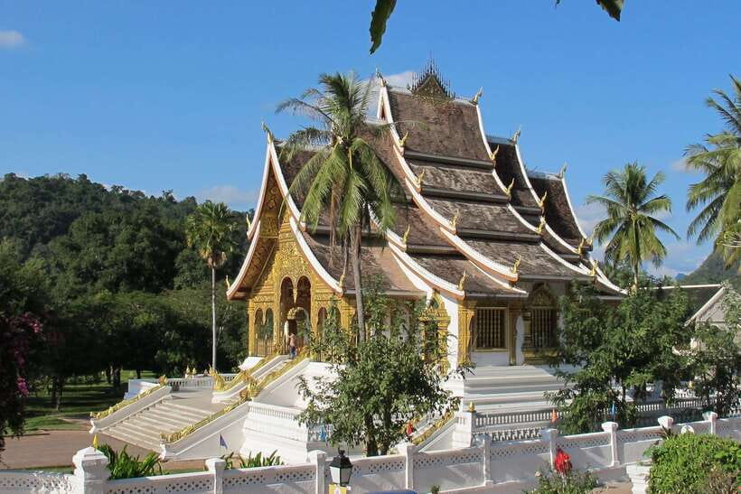 Luang Prabang: Private Must-See Sights and Mount Phousi Tour - Why this eight-hour route works