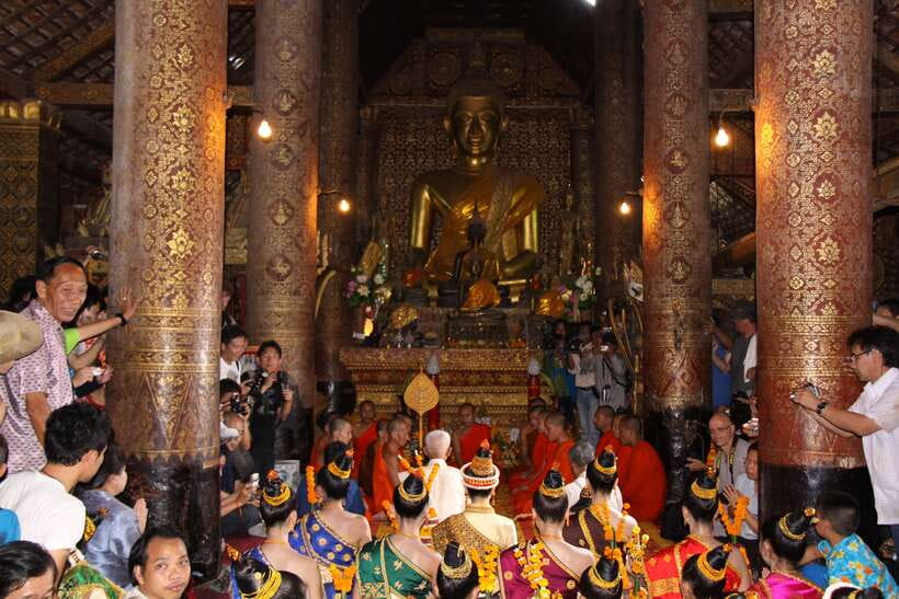 Luang Prabang: Private Must-See Sights and Mount Phousi Tour - Climbing Mount Phousi for sunset