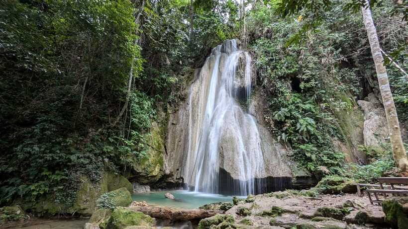 Luang Prabang to Nong Khiaw: River Cruise, Hike & Waterfall - Who should book this experience