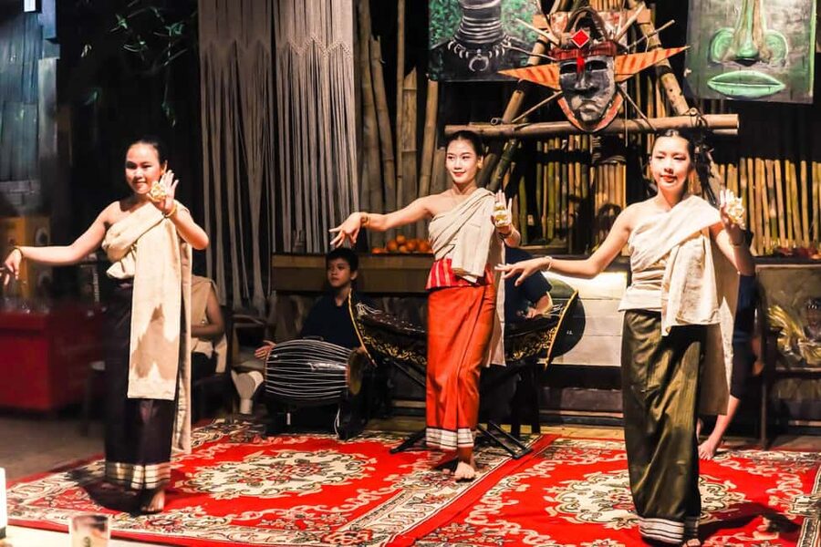 Luangprabang: Dinner with Lao Traditional Dance Performance - What dinner is likely to be like