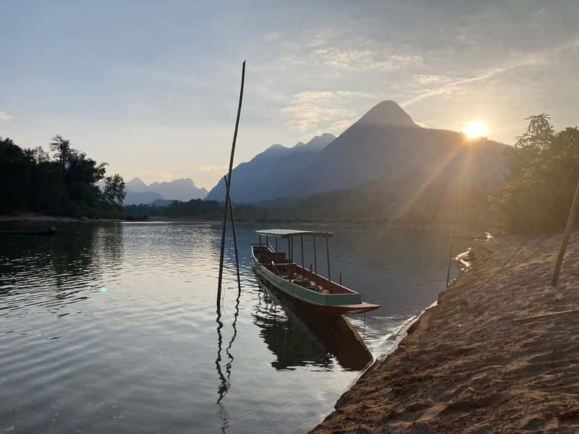 Nong Khiaw: 2-Day Trekking,Hmong village,Home Stay&Kayaking - Kayaking quietly down the Nam Ou