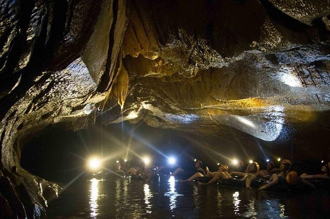 One Day Kayaking, Zipline and Tubing In Cave from Vang Vieng - What the guide and group setup add