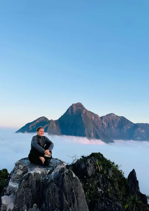 Overnight Camping At nong khiaw view point, 360 view - The 360-degree summit and its wide-open views