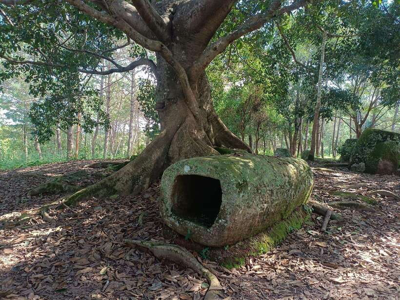 Plain of jars private tour - Ban Naphia and the making of war spoons