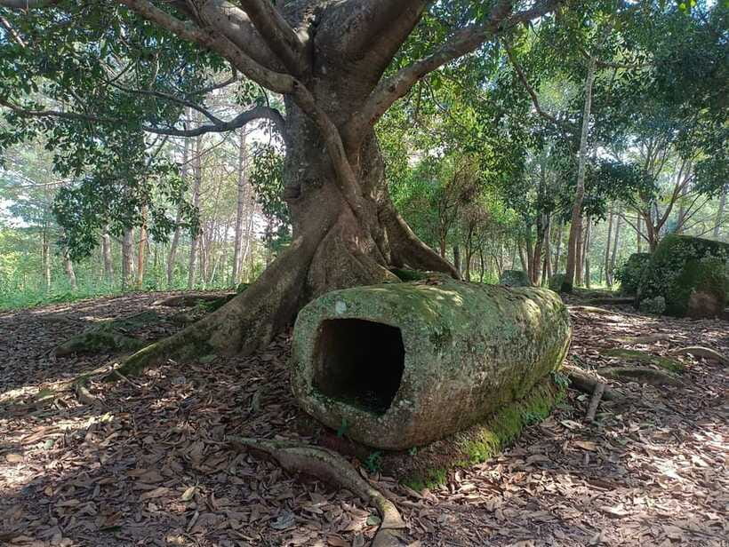 Plain of jars private tour - Wat Hai Heen and the return to Phonsavan