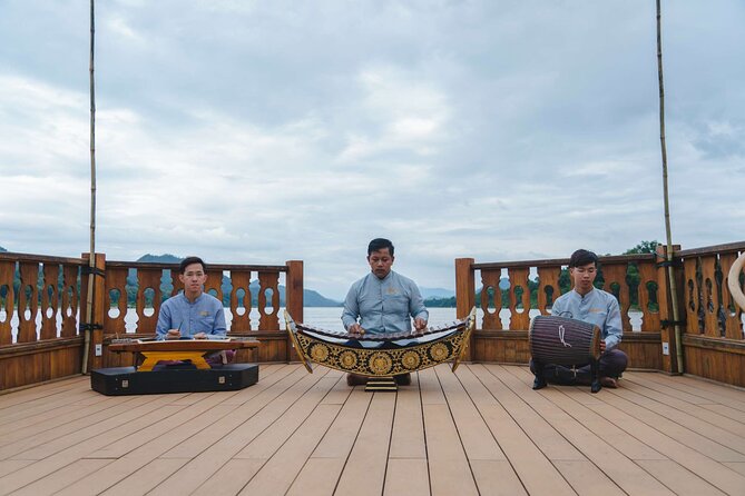 Sunset Cruise in Luang Prabang with Live Performance - My take on the $45 experience