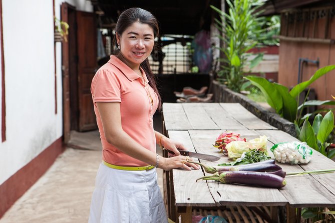 Traditional Market Tour and Private Laotian Cooking Class with a Local - Getting there and planning the day