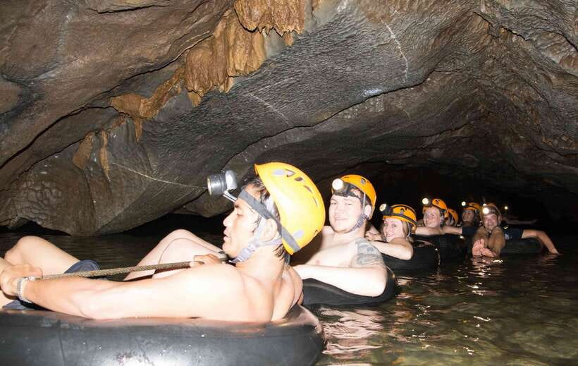 Vang Vieng: Kayaking & Cave Tubing with Zip Line/Blue Lagoon - Lunch beside the Nam Song