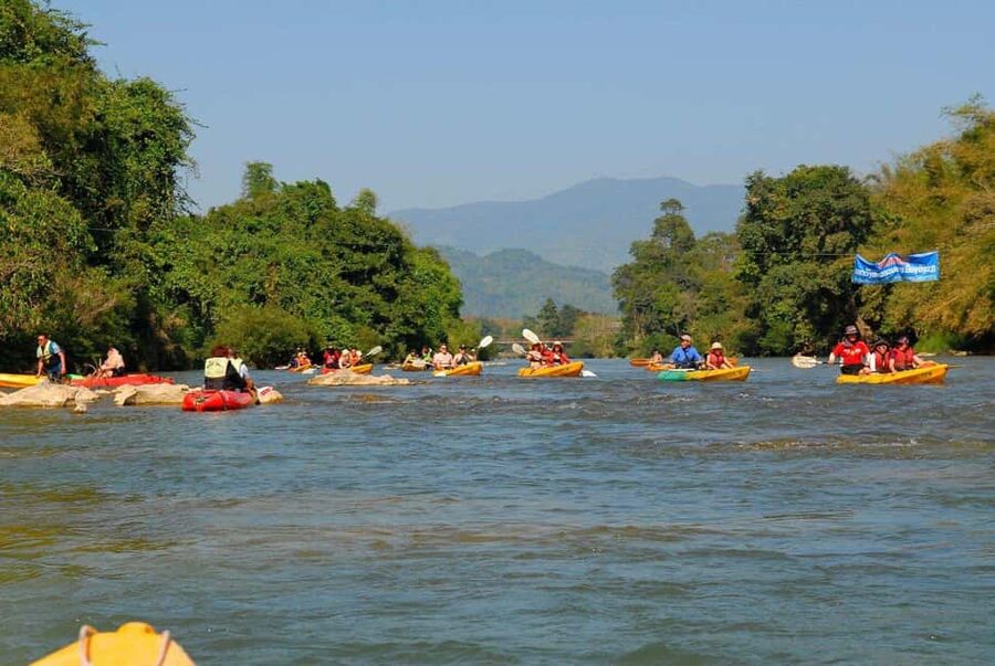 Vang Vieng: Kayaking&Water Cave&Tham Chang&Blue Lagoon 1 - Walking into Tham Chang