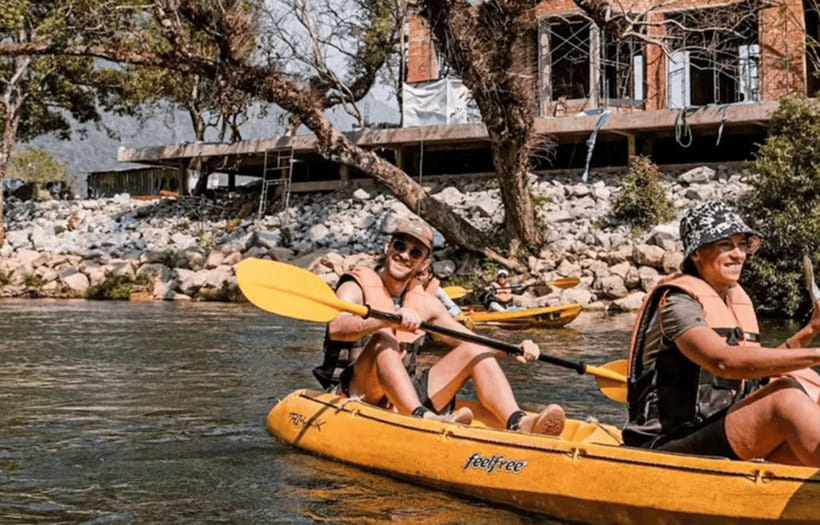 Vang Vieng: Kayaking&Water Cave&Tham Chang&Blue Lagoon 1 - Lunch between the outdoor activities