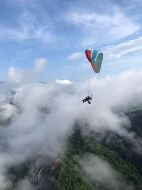 Vang Vieng: Paragliding Experience with Hotel Pickup - Flying Above Vang Vieng’s Limestone Country