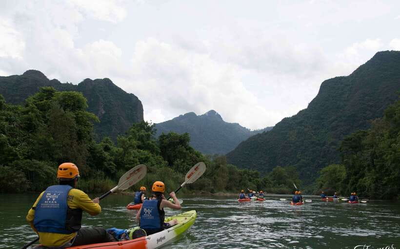 Vang Vieng: Tham Nangfar and Tham Nam Day Tour with Kayaking - The final paddle back into Vang Vieng