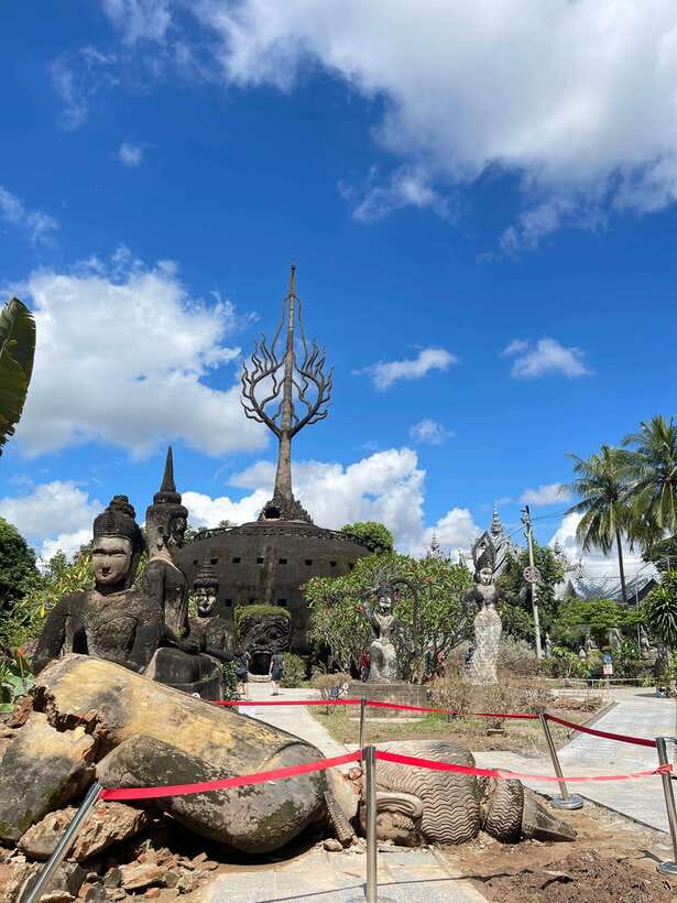 Vientiane: Half-Day City Tour with Patuxai and Buddha Park - Four Vientiane landmarks in one short morning
