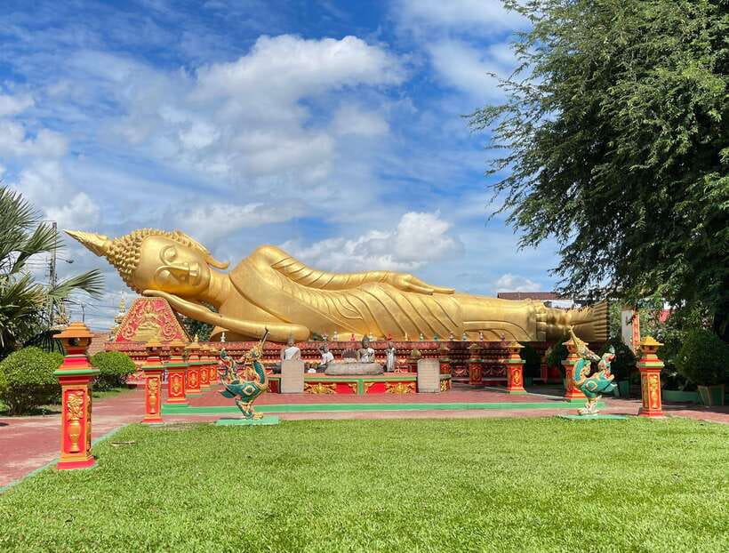Vientiane: Half-Day City Tour with Patuxai and Buddha Park - The guides make the short schedule work