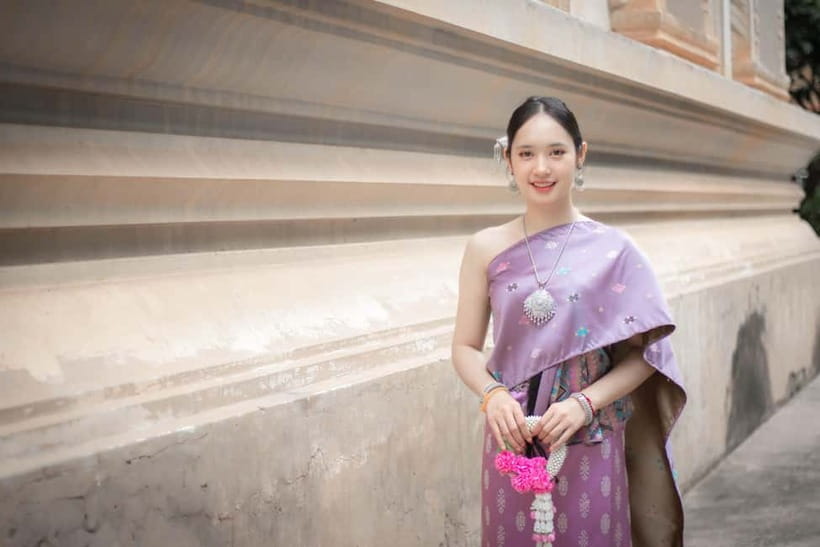 Vientiane: Lao Cultural Attire Rental Experience - Why the hairstyling matters