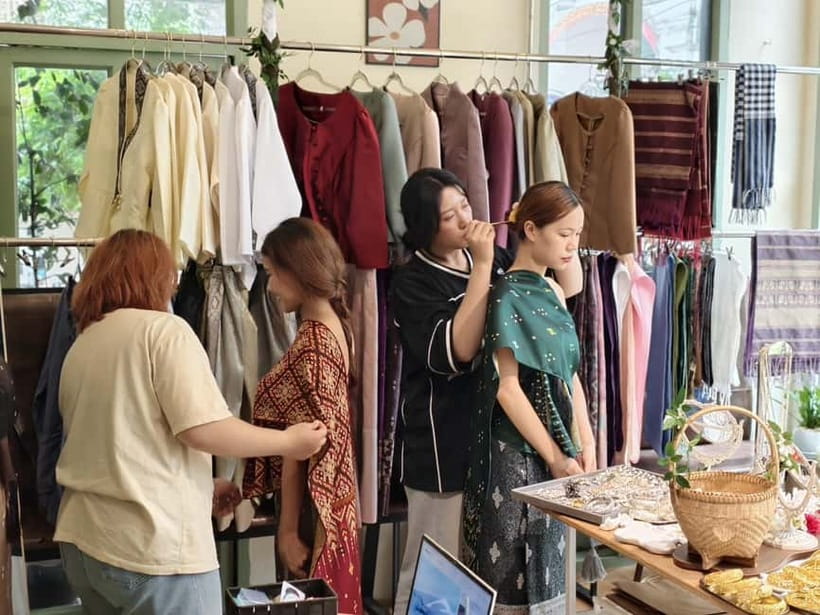 Vientiane: Lao Cultural Attire Rental Experience - Exploring Vientiane in traditional dress