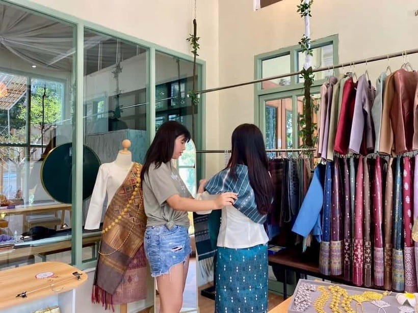 Vientiane: Lao Cultural Attire Rental Experience - The professional photo session